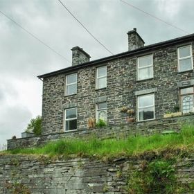 Tahle kouzelná britská vesnička je na prodej. Za cenu jednoložnicového bytu!