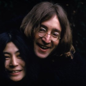 Yoko Ono a John Lennon.