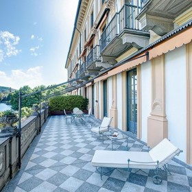 Villa D’Este, Itálie (Emily Blunt a John Krasinski).