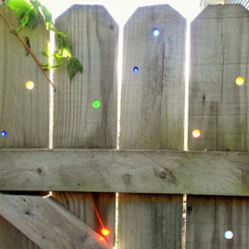 15 kreativních plotů kolem dvorků a zahrádek