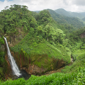 Podle zprávy konglomerátu Grupo ICE Kostarika po dobu dvou měsíců používala výhradně energii z obnovitelných zdrojů.