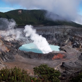 Dalších 12,65 % připadá na geotermální elektrárny a 7,1 % na větrné elektrárny.
