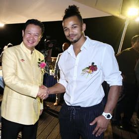 „Thajsko je moje velká láska. Miluju jejich kulturu, kuchyni i jejich neustále se smějící tváře. Ostatně v Thajsku jsem natočil i jeden klip, je to prostě moje oblíbená destinace,” dodal.