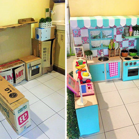 Výchozí stav versus výsledek. Přejděte na další fotografii a najdete návod, jak úžasnou kuchyňku pro nejmenší hospodyňky vyrobit z několika prachobyčejných krabic.