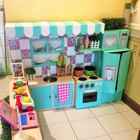 Nakonec přidala nezbytné kuchyňské doplňky.