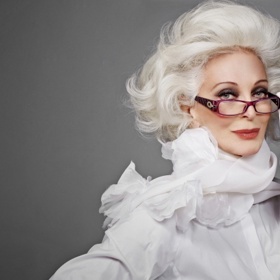 5. Carmen Dell’Orefice. Na věku ani v modelingu nezáleží, když vypadáte i v 85 letech božsky.