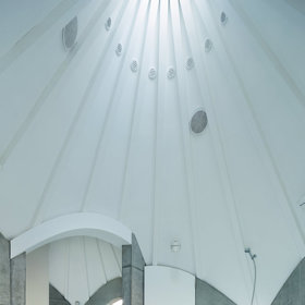 Díky architektonickému pojetí Jikky mají jednotlivé místnosti mimořádně vysoké stropy.