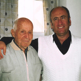 Jacob Kovat díky osvojení Schneiderovy metody dokázal provléknout niť jehlou ještě v 98 letech!