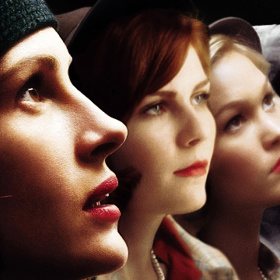 3. Úsměv Mony Lisy. Neodolatelná Julia Roberts učí nejen studentky vysoké školy ve filmu, ale všechny ženy na světě, co je to vůle, zdravá sebeláska, ženská odvaha a nezávislost.