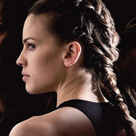 4. Million Dollar Baby. Syrový film, který odhaluje život takový, jaký doopravdy je – žádné pozlátko, jen ať jsou hezky vidět i jeho hrboly, svahy a propasti. V hlavní roli Hillary Swank.