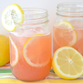 Patříte-li mezi závisláky na citronádě a netrpíte-li na oslabenou imunitu, nemusíte se jí úplně vzdát. Naše tělo nás dokáže poměrně dobře ochránit před slabšími útoky mikrobů.