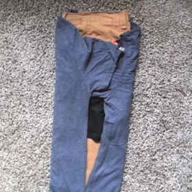 Vše pomocí rukávů a okrajů trička „zabalte“.