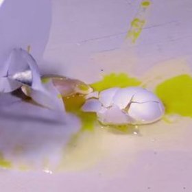 ...odstranit stopy po rozbitém vajíčku...