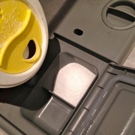 ...posloužit k výrobě mycího prostředku (chce to ještě jedlou sodu a saponát na nádobí)...