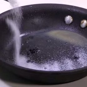 ...vyčistit pánev...