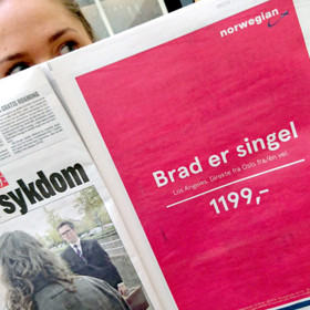Vděčit může prachobyčejnému, ovšem perfektně načasovanému sloganu. „Brad je volný. Los Angeles. Přímo z Osla jen za 1 199,-,“ stojí v celostránkové reklamě v norském deníku VG.