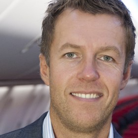 „Říkali jsme si, že by byl velmi dobrý nápad udělat něco odlišného, ale přesto velmi aktuálního pro propagaci našich přímých linek do Los Angeles,“ řekl šéf komunikace Norwegian Lasse Sandaker-Nielsen norské komerční televizi TV 2.