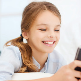 Je důležité poučit své děti včas o nebezpečí, které číhá na internetu.