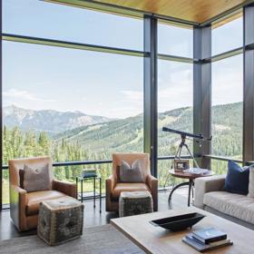 Big Sky, Montana. Tato nemovitost se nachází na území Big Sky v americkém státu Montana. Za čtyři rustikálně laděné pokoje zaplatí zájemce zhruba 167 milionů.