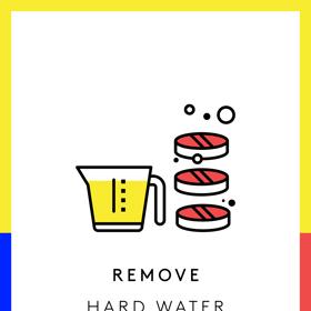 Odstraňte vodní usazeniny z toalety. Chce to 1 šálek bílého octa a šumivé tablety na zubní protézy. Opět nechte působit přes noc.