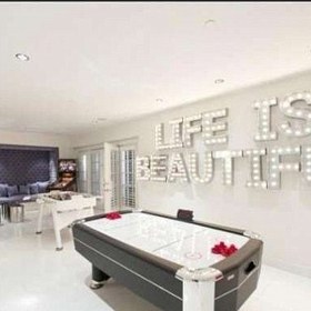 Bieber má k dispozici také hernu...