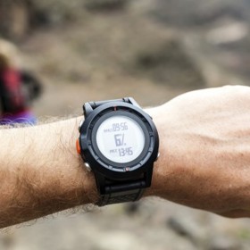 Dobrý cestovatel: Nosí náramkové hodinky. Skvělý cestovatel: Je si dobře vědom toho, že často dochází ke zpožděním, a nijak mu to nevadí.