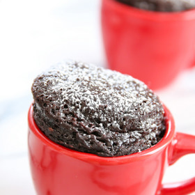 Když se ozvou chutě, je třeba je neprodleně utišit. Někdy prostě nejde čekat! Naštěstí je tu tento sladký bochánek, který „vyroste“ za pouhé dvě minuty.