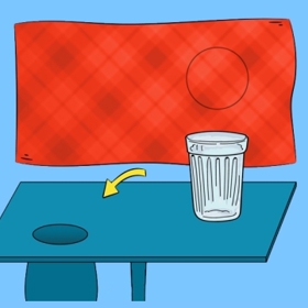 Tajemství číslo 4: Zmizení skleničky. Kouzelník má do šátku všitý drát, takže to vypadá, že sklenice je do poslední chvíle pod šátkem. Ještě než udělá pohyb nahoru a dolů, posune sklenici na místo, kde je tajný otvor.