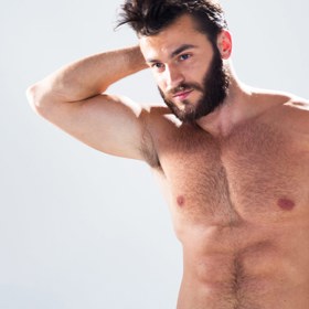 3. „Tvoje tělo probouzí vášně.“ Proč to funguje: Pozvednete-li partnerovu sebedůvěru polichocením zevnějšku, snadno ho nabudíte k rošťárnám…