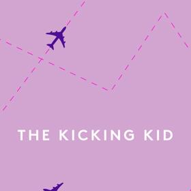 3. Dítě kopající do sedadla – zde Saum doporučuje trpělivost. Pokud to ale už opravdu nejde vydržet, zdvořile se zeptejte jeho rodičů, zda by vám s tímto problémem nemohli pomoci.