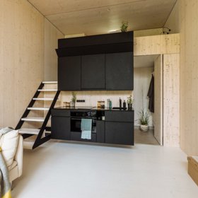 Verze „Koda for Living“ disponuje obývákem, koupelnou, kuchyní a spacím patrem.