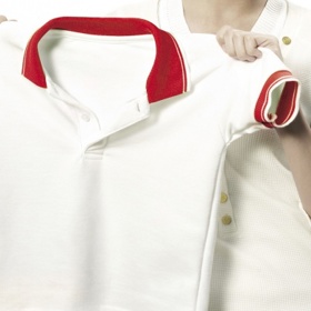 ...odstraní olejové skvrny z oblečení...