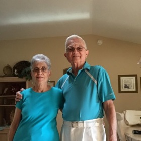 Když se jednou v kostele objevili v různých outfitech, známí se ptali po příčině. Od té doby už Ed a Fran nedali bez sladěných oděvů ani ránu.