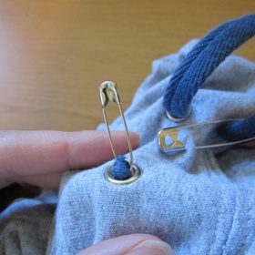 ...nebo můžete použít zavírací špendlík.