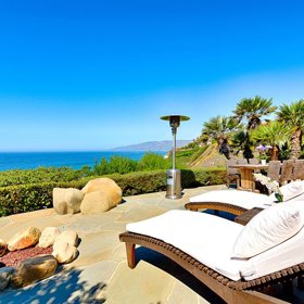 Dům nabízí nádherné výhledy na pobřeží Tichého oceánu.