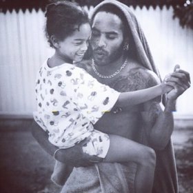 Zoë Kravitz s Lennym když byla malá.