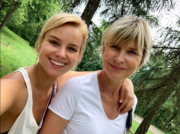 FOTO: Patricie Solaříková ukázala maminku. – stránka 683