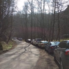 Lidé chodili ve skupinách a prý neměli ani roušky.