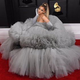 Ariana Grande klasicky za princeznu.