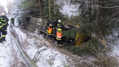 FOTO: V Třebechovicích pod Orebem havaroval autobus