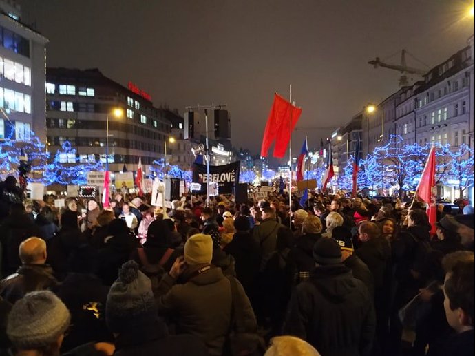 FOTO: Demonstrace proti Andreji Babišovi začala v 18 hodin. – stránka 1626
