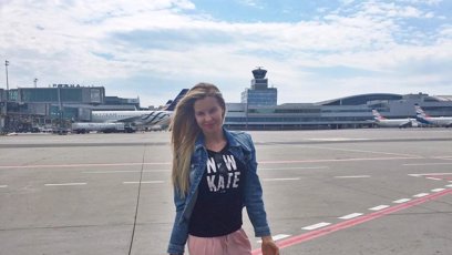 FOTO: Kateřina Kristelová si do letadla přinesla i nákup z duty free...