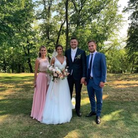 Přišla asi stovka hostů.