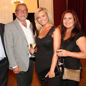 Alena snad časem zjistí, kde vlastně bydlí...