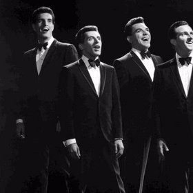 Tommy DeVito opustil tento svět.