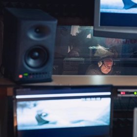 Petr se v dabingovém studiu cítí jako doma.