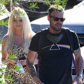 Brian má nyní randit se silikonovou televizní hvězdičkou.