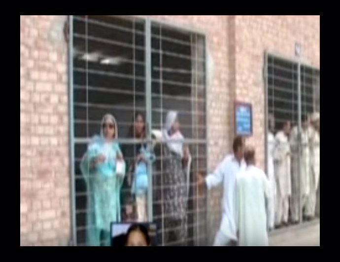 FOTO: Věznice Kot Lakhpat. – stránka 249