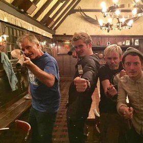 Herci Elijah Wood (Frodo Pytlík), Orlando Bloom (Legolas), Dominic Monaghan (Smělmír Brandorád), Billy Boyd (Peregrin Bral), Viggo Mortensen (Aragorn)