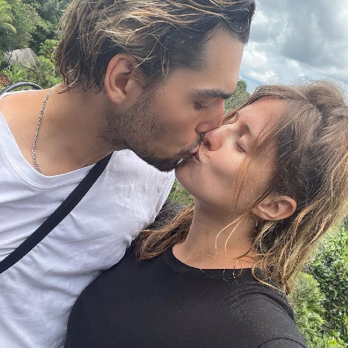 FOTO: Emma Smetana a Jordan Haj čekají dalšího potomka. – stránka 780